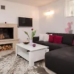 Tamaris S Privatnim Bazenom 700m Od Mora