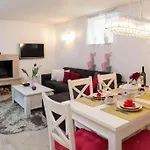 Tamaris S Privatnim Bazenom 700m Od Mora * Makarska