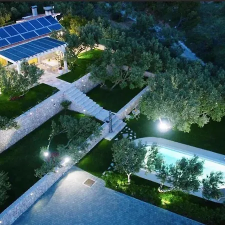 Tamaris S Privatnim Bazenom 700m Od Mora Makarska